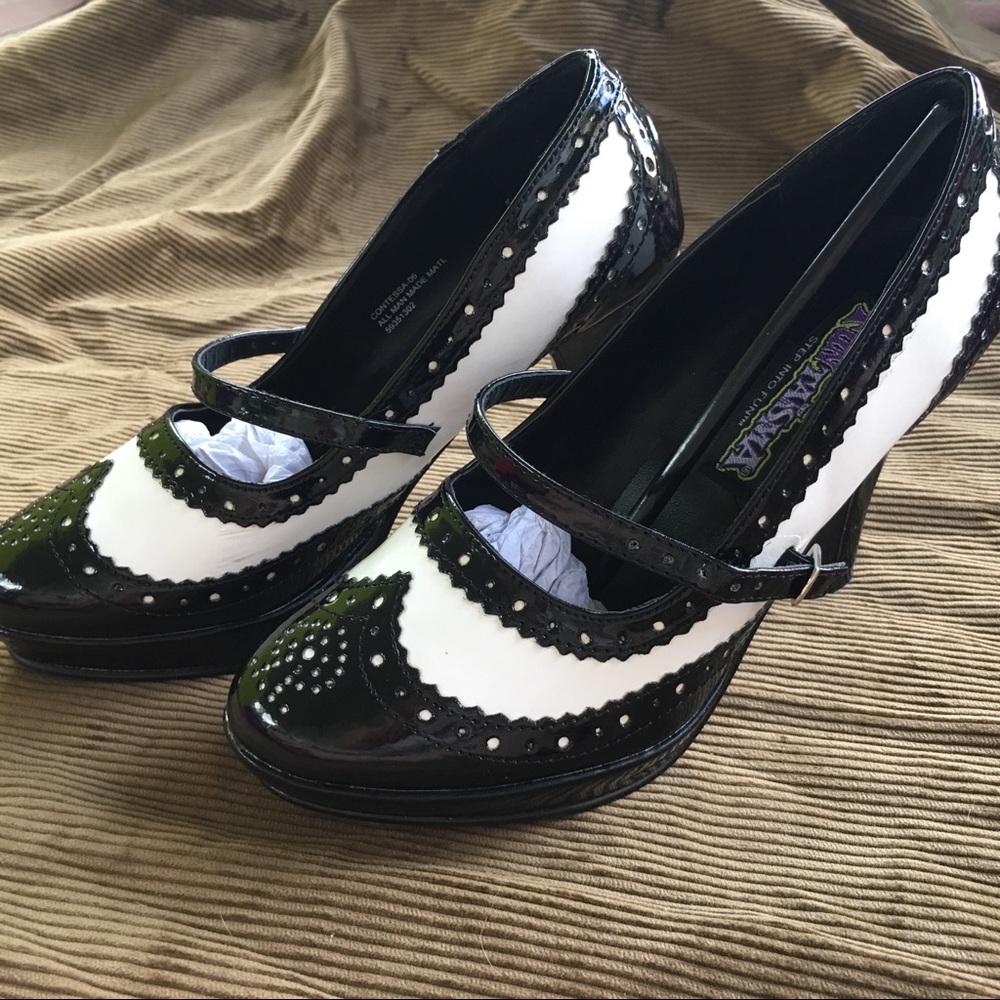 Funtasma Contessa Retro Pumps
